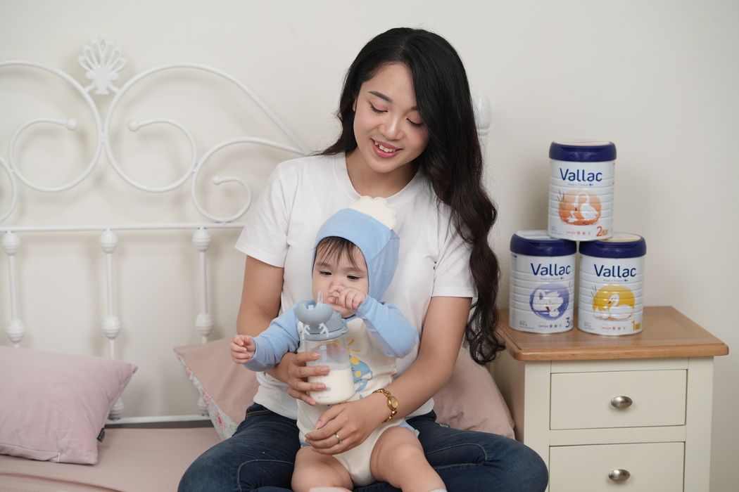 [Mẹo Vàng] Sữa tăng cân cho bé sơ sinh: Chọn đúng, bé khỏe – mẹ an tâm!